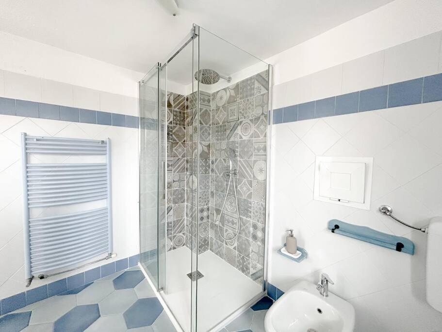 דירות סאבונה Elegante Mansarda 300Mt Dal Mare - Centro - Wifi מראה חיצוני תמונה