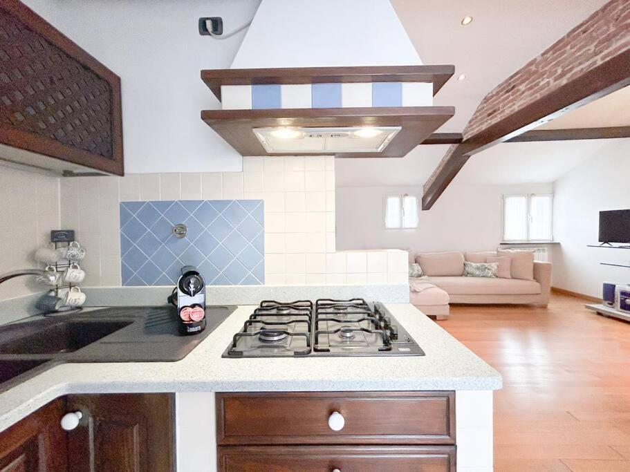 דירות סאבונה Elegante Mansarda 300Mt Dal Mare - Centro - Wifi מראה חיצוני תמונה