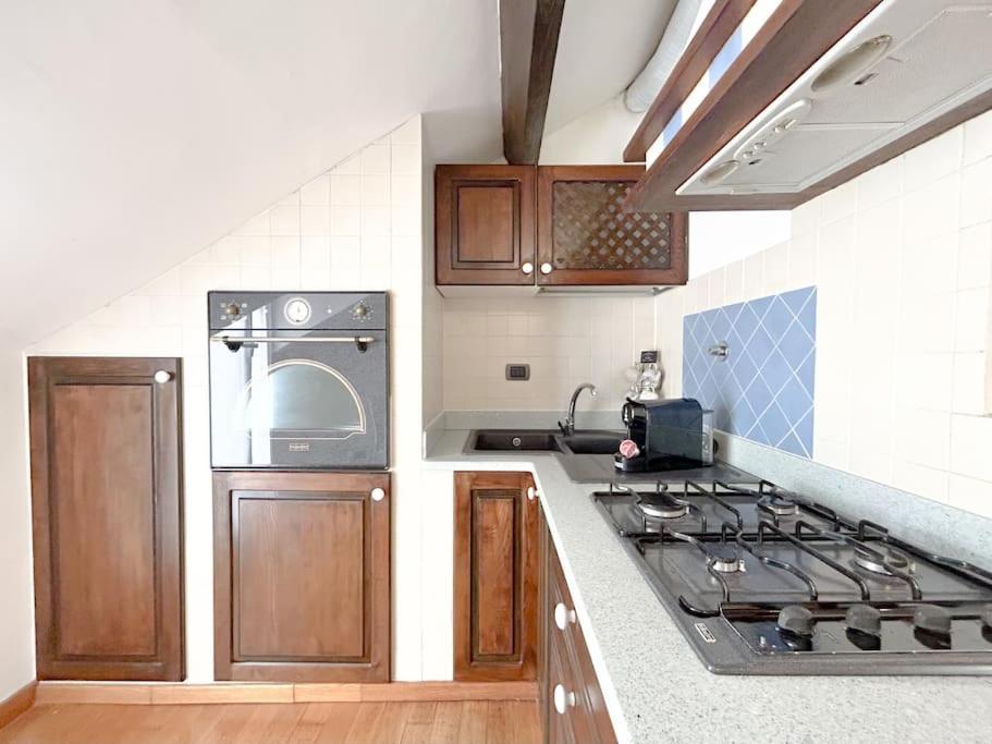 דירות סאבונה Elegante Mansarda 300Mt Dal Mare - Centro - Wifi מראה חיצוני תמונה